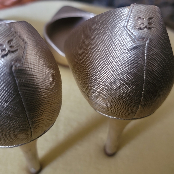 Sam Edelman Gold Heels - Picture 3 of 8